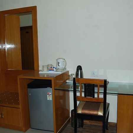 Metro Palace Hotel Биканер Екстериор снимка