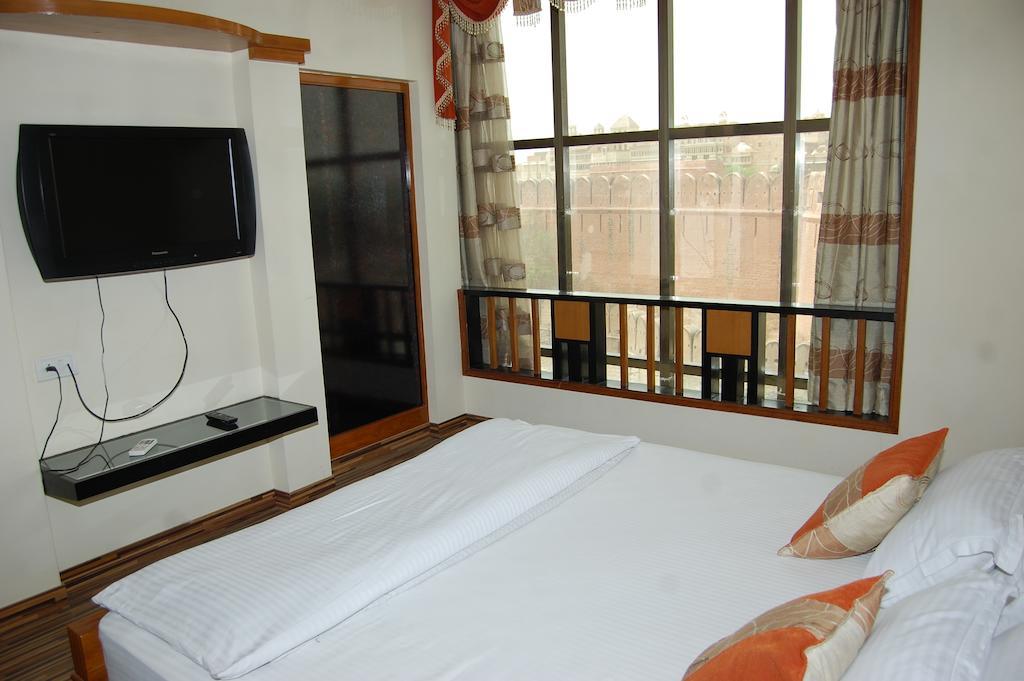 Metro Palace Hotel Биканер Екстериор снимка
