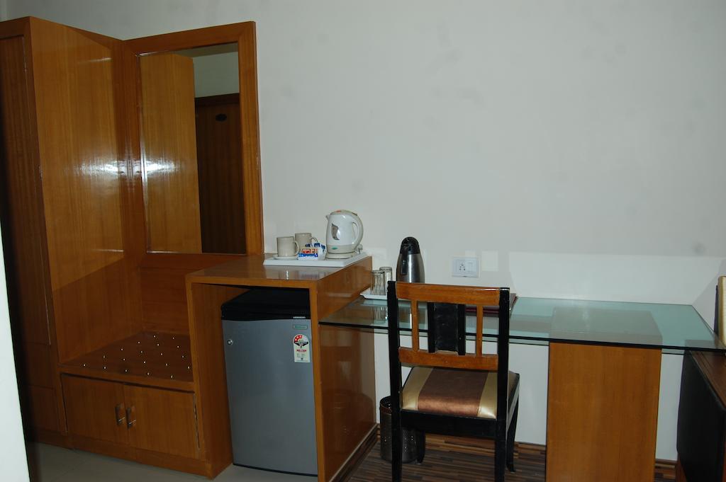 Metro Palace Hotel Биканер Екстериор снимка