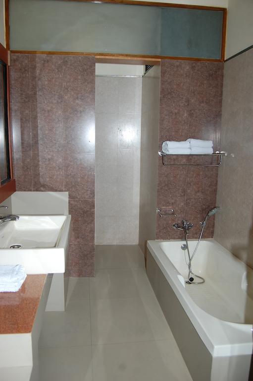 Metro Palace Hotel Биканер Стая снимка
