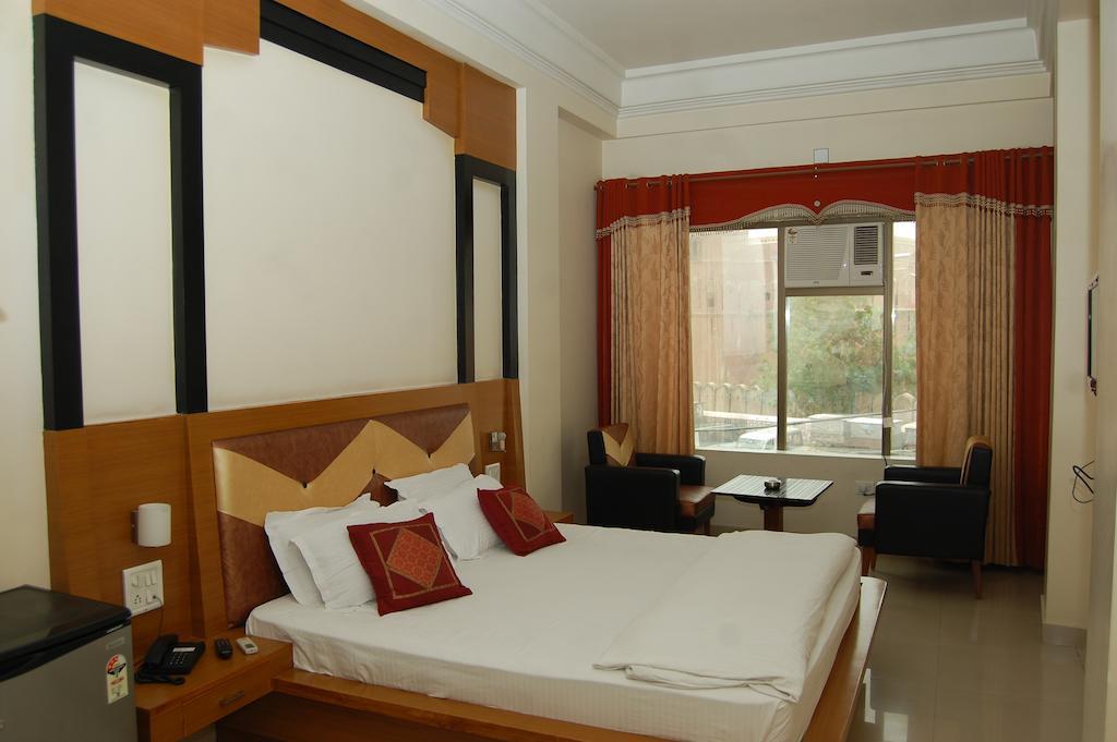 Metro Palace Hotel Биканер Стая снимка